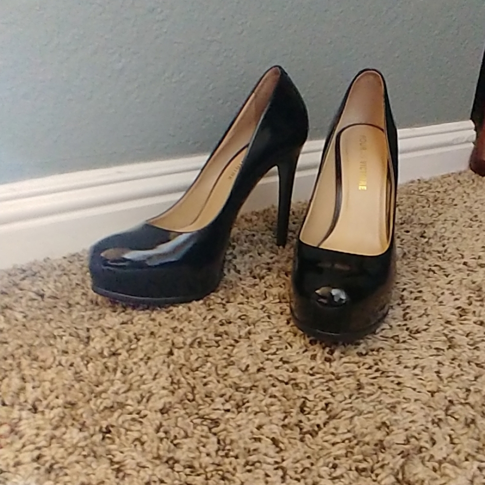 Pour Le Victoire Black Patent LeatherStilettos 8.5